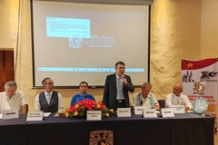 l'ambassadeur du Vietnam au Mexique Nguyen Van Hai au séminaire intitulé "Le Vietnam vers une nouvelle ère de développement". Photo: VNA