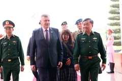 Le général de corps d'armée Hoang Xuan Chien, vice-ministre de la Défense (droite) et son homologue polonais Pawel Bejda. Photo: VNA