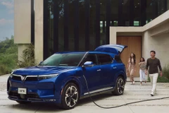 Depuis son arrivée sur le marché indonésien il y a plus d’un an, VinFast a lancé une gamme diversifiée de véhicules électriques, notamment les modèles VF 3, VF 5, VF 6 et VF e34. Photo: VNA