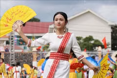 La fête Katê 2025 célèbre les couleurs vibrantes et l'esprit d'unité de l’ethnie Cham. Photo: VNA