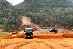 Plus de 434 000 milliards de dongs (16,44 milliards de dollars) d'investissements publics ont été décaissés à fin août. Photo: VietnamPlus