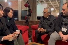 Séance de travail entre l’ambassadrice Ngo Minh Nguyet et Juan Castillo, secrétaire général du Parti communiste d’Uruguay et ministre du Travail et de la Sécurité sociale. Photo: VNA