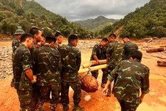 Une bombe retirée en toute sécurité d'une zone inondée à Diên Biên Photo: Télévision de Diên Biên