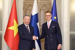 Le SG Tô Lâm (gauche) et le président finlandais Alexander Stubb. Photo: VNA