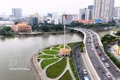 Hô Chi Minh-Ville accélère le développement de ses infrastructures techniques et sociales, avec plus de 100 projets. Photo: VNA