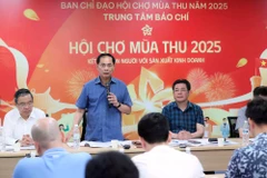 Le vice-Premier ministre Bui Thanh Son, chef du comité de pilotage de la Foire d’automne 2025, lors de la réunion de travail. Photo : VNA