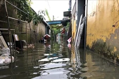 Des pluies torrentielles et des crues en hausse frappent le Centre du Vietnam, en particulier les villes de Hue et de Da Nang. Photo: VNA