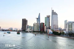 Le centre-ville d'Ho Chi Minh-Ville se situe sur les rives de la rivière Saïgon. Photo : VNA