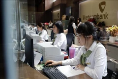 La Banque d’État du Vietnam a publié une directive imposant aux établissements financiers de renforcer la sécurité des systèmes d’information et la confidentialité des données, en les tenant responsables légalement en cas de faille. Photo: VNA