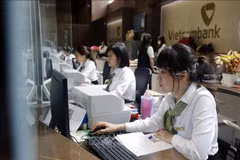 La Banque d’État du Vietnam a publié une directive imposant aux établissements financiers de renforcer la sécurité des systèmes d’information et la confidentialité des données, en les tenant responsables légalement en cas de faille. Photo: VNA