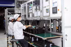 La société Wistron Infocomm Vietnam, implantée dans la zone industrielle de Dong Van III, a augmenté son capital de 284 millions de dollars. Photo : VNA