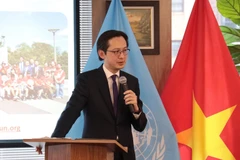L’ambassadeur Do Hung Viet, chef de la Mission permanente du Vietnam auprès des Nations unies, préside une rencontre avec la presse internationale consacrée au 14ᵉ Congrès national du Parti communiste du Vietnam. Photo: VNA