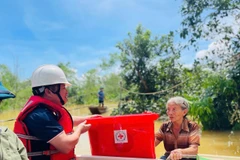 La Croix-Rouge du Vietnam lance la deuxième phase d’aide d’urgence pour les sinistrés du typhon n°10. Photo: VNA