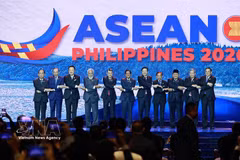 Le Premier ministre Le Minh Hung et les chefs de délégation des pays de l'ASEAN assistent à la séance d'ouverture du 48e Sommet de l'ASEAN. Photo : VNA