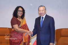 Le SG du Parti et président To Lam rencontre la Première ministre sri-lankaise Harini Amarasuriya. Photo: VNA
