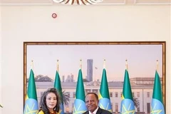 L'ambassadrice du Vietnam en Tanzanie et en Éthiopie, Vu Thanh Huyen, et le président d'Éthiopie, Taye Atske Selassie. Photo: VNA