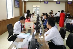 Au Centre de services de l'administration publique de la province de Ninh Binh. Photo : VNA