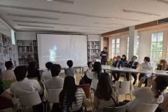 Présentation du projet documentaire « Lagune de Tam Giang », consacré au sort des populations confrontées aux effets du changement climatique, lors d’une conférence de presse. Photo : Vietnam+