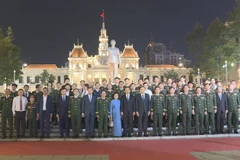 La délégation au concert marquant le 80e anniversaire de la création de l'APV. Photo: VNA