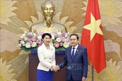 Le président de l’AN Tran Thanh Man et la présidente de l’Alliance parlementaire d’amitié Japon – Vietnam, Obuchi Yuko. Photo: VNA