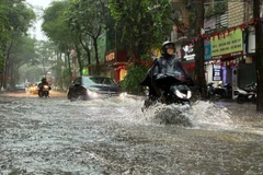 Le typhon Matmo s’affaiblit en dépression tropicale et devrait provoquer de fortes pluies à Hanoï. Photo: VNA