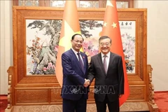 Le vice-président de l'Assemblée nationale du Vietnam, Trân Quang Phuong (gauche), et Zhang Qingwei, vice-président du Comité permanent de l'Assemblée populaire nationale (APN) de Chine. Photo: VNA