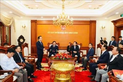 La réunion entre les autorités de la province de Ninh Binh et l’Association des petites et moyennes entreprises sud-coréennes. Photo: VNA