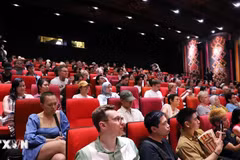 Les participants au festival Star Nhà Ease, l'unique événement cinématographique vietnamien au Royaume-Uni. Photo: VNA