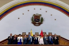 La délégation vietnamienne et le groupe d'amitié parlementaire Venezuela-Vietnam. Photo : VNA