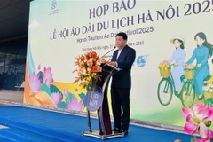 Le directeur adjoint du Département du Tourisme de Hanoï, Nguyen Tran Quang, prend la parole lors de la conférence de presse. Photo : VNA