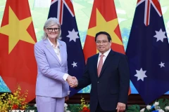 Le Premier ministre Pham Minh Chinh et la Gouverneure générale d’Australie, Sam Mostyn. Photo: VNA