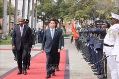 Cérémonie d’accueil officielle du président Luong Cuong en visite d’État en Angola. Photo: VNA
