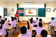 Cours d'anglais à l'école primaire Le Quy Don (quartier Phuc Loi). Photo : Le Nguyen