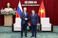 Le général Luong Tam Quang (droite) et Nikolaï Patrouchev, conseiller du président russe Vladimir Poutine et président du Conseil maritime de Russie. Photo: VNA