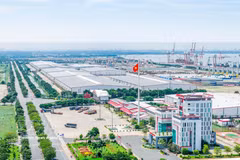 Le Port international de Long An reçoit une distinction internationale pour son modèle de port vert et intelligent. Photo: VNA
