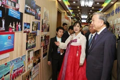 Le secrétaire général Tô Lâm rend visite à l'École maternelle Kyongsang. Photo: VNA
