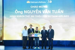 Vietnam Airlines accueille son 350 millionième passager après 30 ans d'exploitation