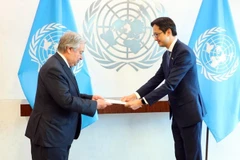 L’ambassadeur Do Hung Viet présente ses lettres de créance au Secrétaire général des Nations Unies, Antonio Guterres. Photo: VNA