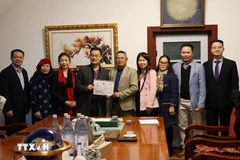 La Fédération des associations des Vietnamiens en Allemagne a mobilisé plus de 4,17 milliards de dongs (près de 159.000 dollars) pour soutenir les sinistrés des inondations au Vietnam. Photo: VNA