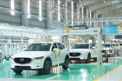 Chaîne de montage de voitures à l’usine de la Société par actions automobile Truong Hai (Thaco), dans la zone économique ouverte de Chu Lai (Da Nang). Photo : VNA