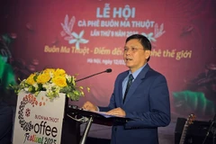 Le vice-président du Comité populaire provincial de Dak Lak, chef du comité d'organisation du Festival du café de Buôn Ma Thuôt 2025, Nguyen Tuân Hà, prend la parole lors de la conférence de presse pour présenter cet événement. Photo : VietnamPlus