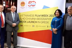 La Semaine du cinéma vietnamien 2025 a officiellement ouvert ses portes le 12 mai à Athènes, réunissant des responsables grecs, des diplomates étrangers, des habitants locaux et des Vietnamiens résidant à l'étranger. Photo: VNA