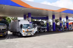 Le 10 mars à 23h45, les prix des carburants au Vietnam ont été ajustés à la hausse, selon une décision conjointe des ministères de l’Industrie et du Commerce et des Finances. Photo: VNA