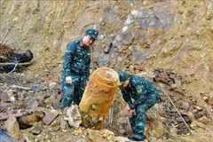Une bombe MK83 datant de la guerre, découverte dans la commune de Thân Linh, province de Nghê An (Centre), a été neutralisée en toute sécurité le 4 juillet.