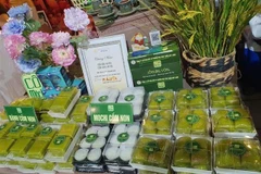 Présentée à la Foire d'Automne 2025, la saveur du "côm non" évoque des souvenirs d'enfance. Photo: VNA