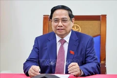 Le Premier ministre vietnamien Pham Minh Chinh s'entretient par téléphone avec Alexeï Likhatchev, directeur général de Rosatom. Photo: VNA