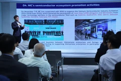 Le Centre national d'innovation (NIC), en coordination avec l'ambassade du Royaume-Uni au Vietnam, a organisé le 18 août à Hanoï le Forum Vietnam-Royaume-Uni sur les semi-conducteurs. Photo: NIC