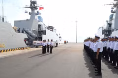 La frégate lance-missiles 016 (frégate Quang Trung), appartenant à la Région navale 4, a quitté le 10 août, la base navale de Cam Ranh pour se rendre à Penang, en Malaisie, afin de participer au 3e Exercice naval multilatéral de l'ASEAN (AMNEX 3). Photo: VNA