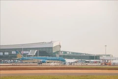 Un gros-porteur Boeing 787-9 de la compagnie Vietnam Airlines atterrit en toute sécurité à l'aéroport international de Long Thanh, lors d'un vol d'essai le 15 décembre. Photo : VNA 