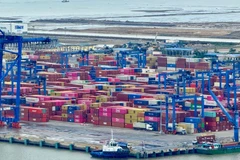 Les exportations du Vietnam continuent d’afficher une performance solide, atteignant près de 305 milliards de dollars sur les huit premiers mois de 2025, soit une hausse de 14,4 % par rapport à l’année dernière. Photo: Vietnam+